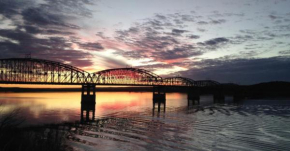 A Bridge View Inn